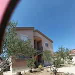 Apartment Tina