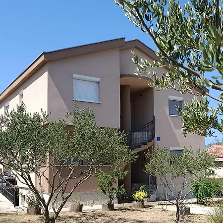 Tina Apartamento Murvica (Policnik)
