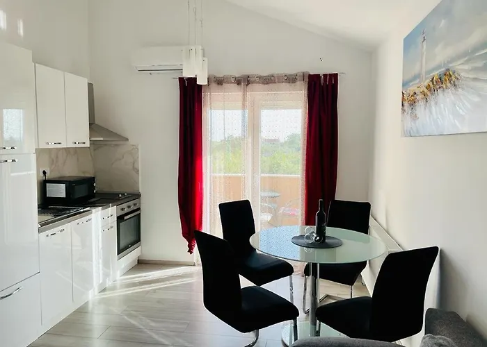 Tina Murvica (Policnik)