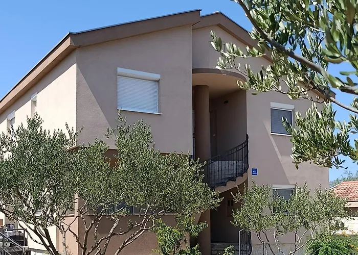 Tina Apartmán Murvica (Policnik)